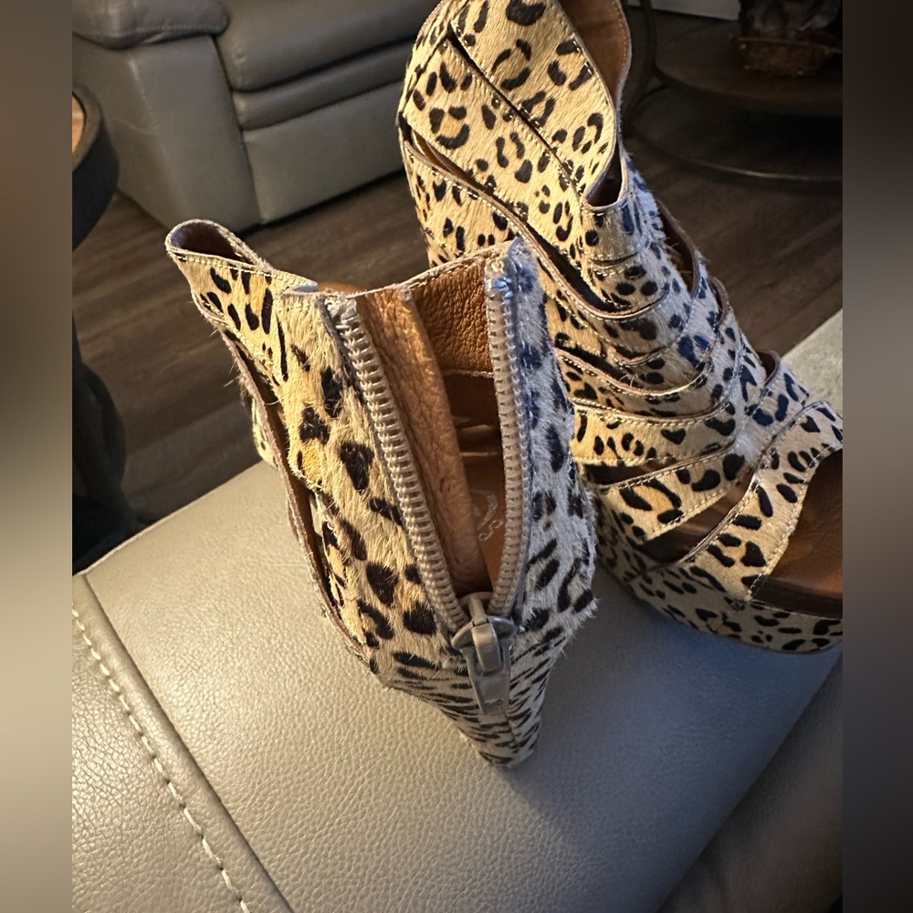 JEFFREY CAMPBELL Women's She-Man platform wedge Size 8 Cheetah Print Gently used - Picture 3 of 11